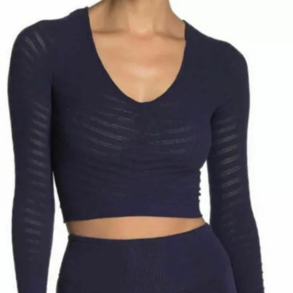 Free People Navy Gone Adrift Long Sleeve Crop Medium Yoga‎ Workout New